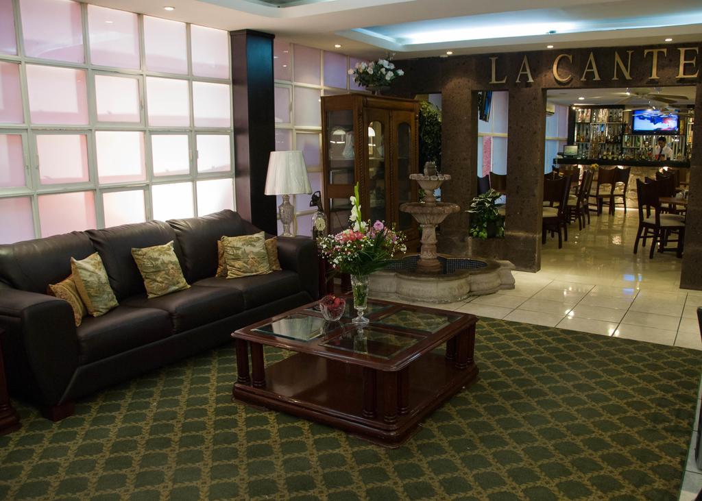 Hotel Rincon Real Suites Durango Kültér fotó